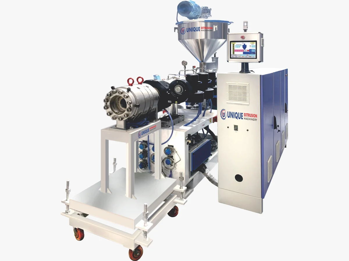 Single-screw extruder for HDPE pipe manufactured by Unique Extrusion Machinery, showing the barrel, hopper and control panel